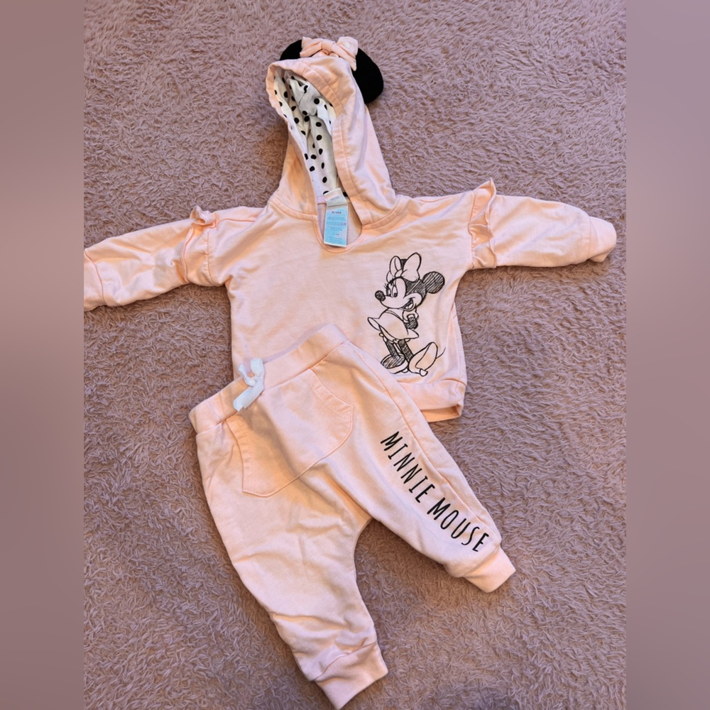 Baby Minnie Mouse sweatsuit